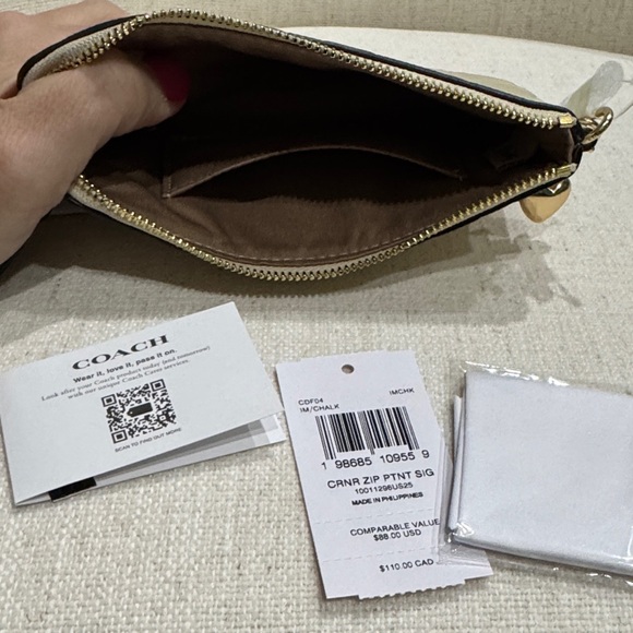 Coach Cream/ Light Beige Embossed Wristlet  NWT and Dust Bag - Picture 6 of 7